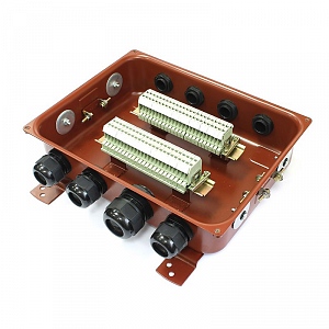 Коробка с зажимами наборными КЗНС-32 У2 IP54  пластиковый ввод ГОФРОМАТИК