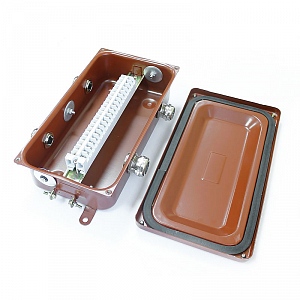 Коробка с зажимами наборными КЗНС-16 УХЛ1,5 IP65  латунный ввод ГОФРОМАТИК